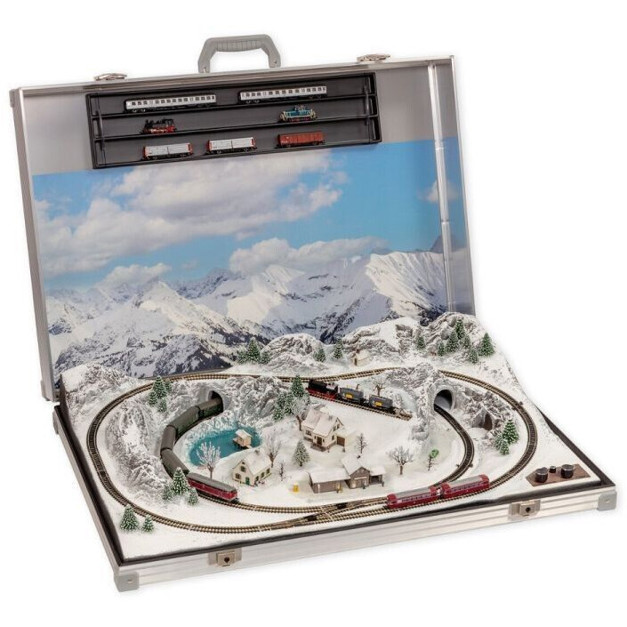 Fertiganlage Oberstdorf mit Minitrix Gleisen – Modelleisenbahn-Koffer (Modell 88415)
